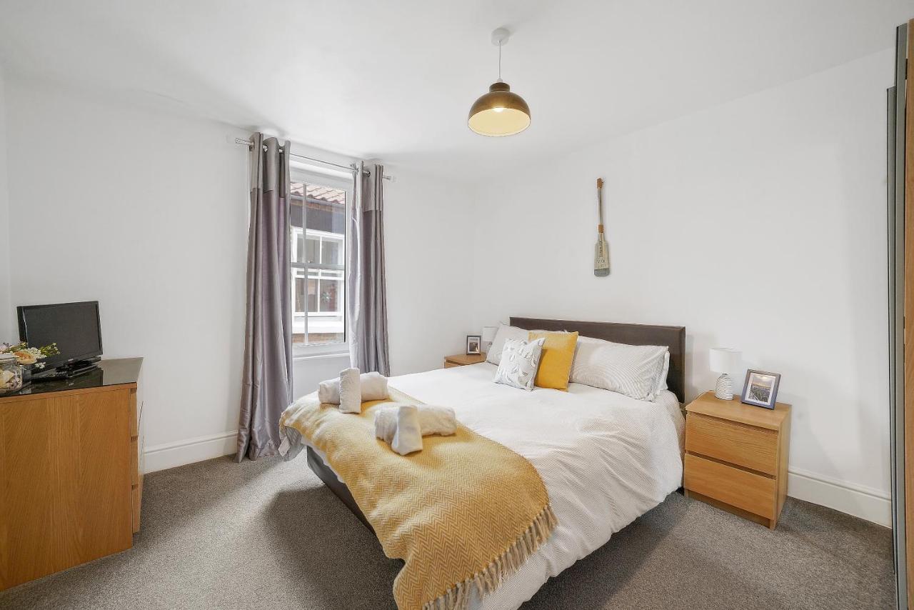 30 Percent Off! The Central Whitby Gem - 4 Bedrooms Extérieur photo