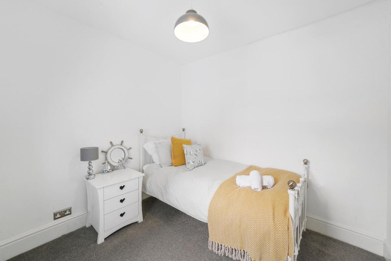 30 Percent Off! The Central Whitby Gem - 4 Bedrooms Extérieur photo